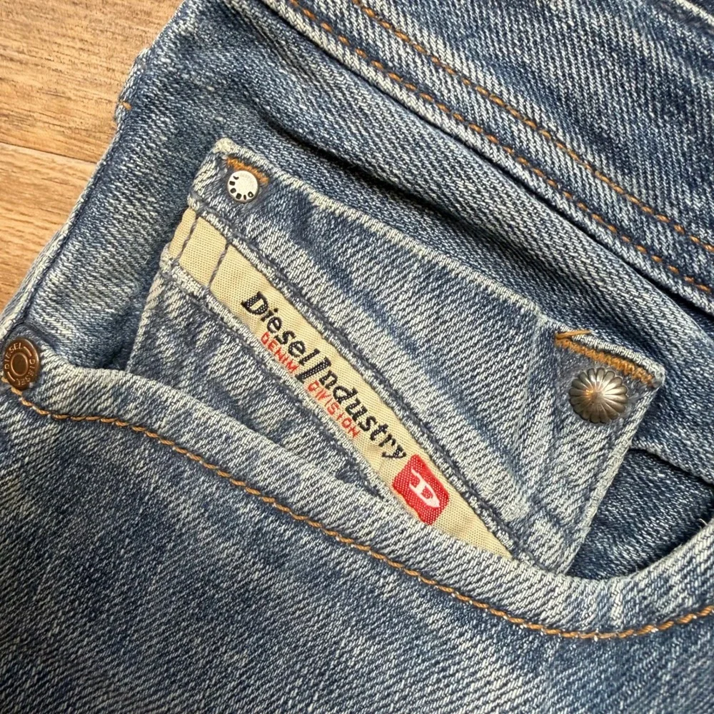 Diesel Larkee‎ Jeans Mens 31x32 Blue Regular Straight Leg Distressed Wash 008J4